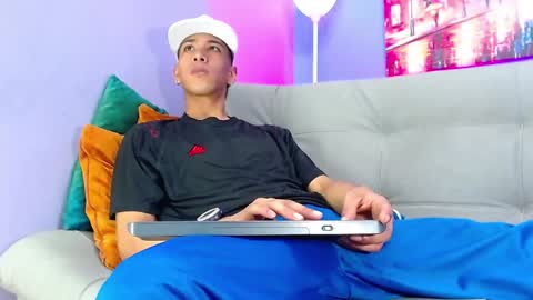 robert_kingg online show from February 2025 06:51:02 AM