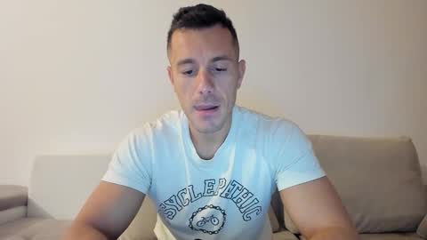 roberto4ever online show from September 2025 03:44:01 AM