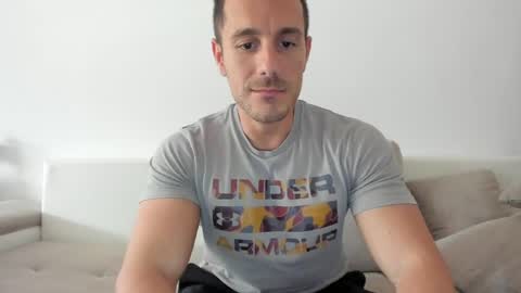 Snapshot of roberto4ever chatting on May 2026 12:02:01 PM roberto4ever online show from May 2026 12:02:01 PM