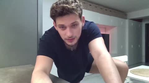 Snapshot of roberto_twink1 chatting on February 2025 06:36:01 AM Roberto online show from February 2025 06:36:01 AM