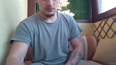 Snapshot of roberto_twink1 chatting on April 2026 05:45:01 AM Roberto online show from April 2026 05:45:01 AM