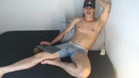 Snapshot of robisson_zack chatting on July 2026 04:48:01 AM Robisson Zack online show from July 2026 04:48:01 AM