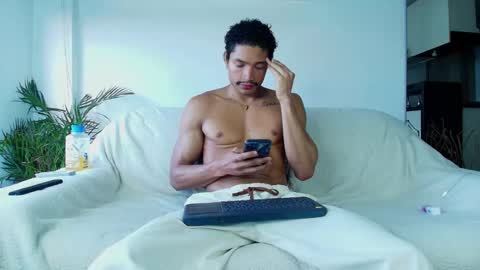 roby_millerr online show from November 2025 10:12:01 PM