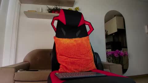 roby_millerr online show from November 2025 06:39:01 PM