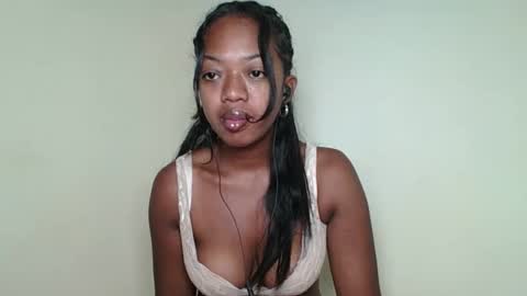 Snapshot of rochellinah chatting on May 2026 07:27:02 AM rochellinah online show from May 2026 07:27:02 AM