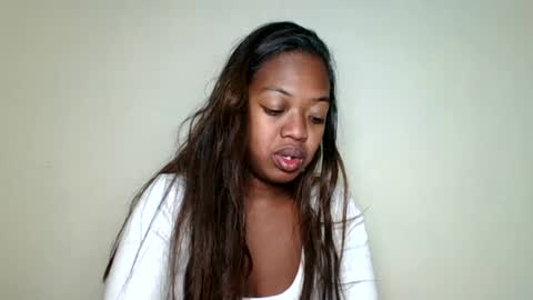 Snapshot of rochellinah chatting on June 2026 03:35:02 PM rochellinah online show from June 2026 03:35:02 PM