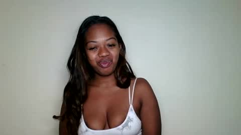 Snapshot of rochellinah chatting on June 2026 11:02:01 AM rochellinah online show from June 2026 11:02:01 AM