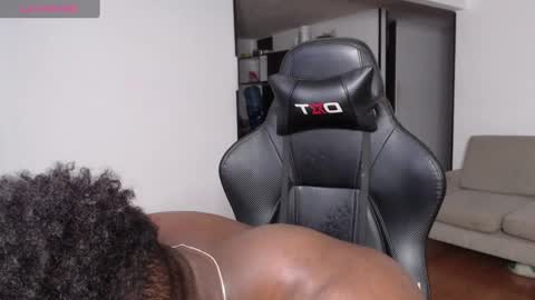 Snapshot of rogger_physique chatting on February 2025 04:42:01 AM Rogger online show from February 2025 04:42:01 AM