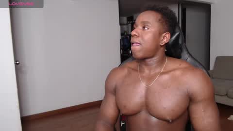 Snapshot of rogger_physique chatting on February 2025 04:55:01 AM Rogger online show from February 2025 04:55:01 AM