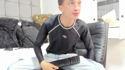 Snapshot of rolito18_ chatting on January 2025 02:02:02 PM twink juli online show from January 2025 02:02:02 PM