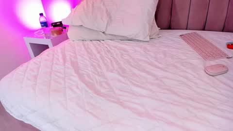 Snapshot of rolyloren chatting on October 2025 07:14:01 PM Marcela online show from October 2025 07:14:01 PM