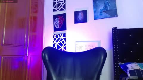 Roman online show from November 2025 06:23:02 PM