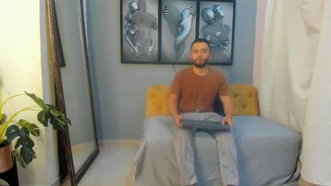 Romeo Bossi online show from April 2026 11:11:01 AM