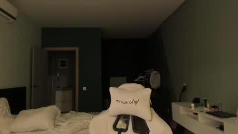 Snapshot of romeo_mercy chatting on February 2025 02:37:01 PM Romeo online show from February 2025 02:37:01 PM