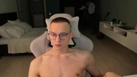 Snapshot of romeo_mercy chatting on February 2025 04:13:02 PM Romeo online show from February 2025 04:13:02 PM