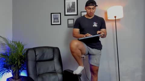 Snapshot of ronnie_canford chatting on January 2026 02:44:01 PM RonnieCanford online show from January 2026 02:44:01 PM