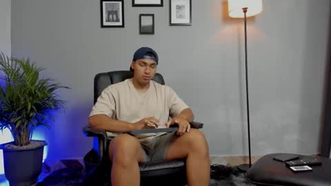 Snapshot of ronnie_canford chatting on January 2026 04:56:02 PM RonnieCanford online show from January 2026 04:56:02 PM