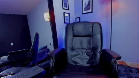 Snapshot of ronnie_crawford chatting on June 2026 05:50:01 PM ronnie_crawford online show from June 2026 05:50:01 PM