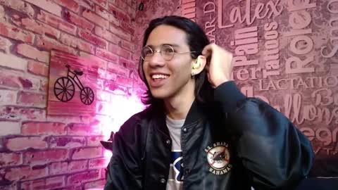 Snapshot of ronymiller_1 chatting on January 2025 01:40:01 PM RonyMiller 1 online show from January 2025 01:40:01 PM