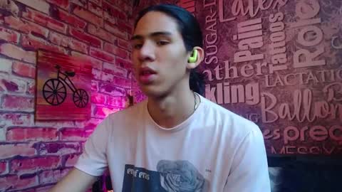 Snapshot of ronymiller_1 chatting on February 2025 04:00:02 PM RonyMiller 1 online show from February 2025 04:00:02 PM