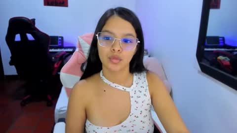  MIA AND PAUL online show from November 2025 11:15:01 PM