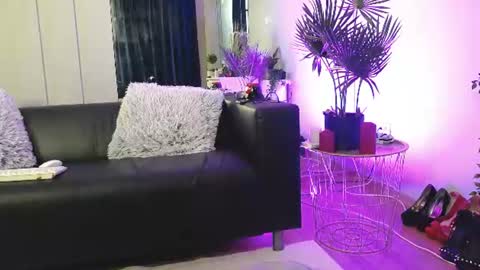 Snapshot of rosacatalleya chatting on July 2026 04:14:02 AM Rose online show from July 2026 04:14:02 AM