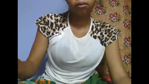 Snapshot of rosah225127 chatting on May 2026 04:13:01 PM rosah225127 online show from May 2026 04:13:01 PM