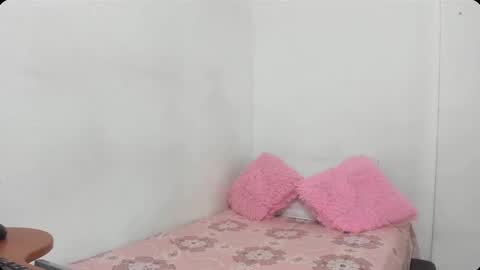 Snapshot of rosario_19 chatting on September 2025 12:33:01 AM Rosario Cruz online show from September 2025 12:33:01 AM