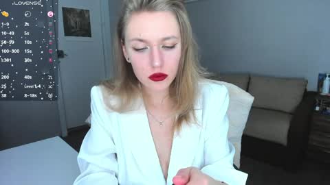 Snapshot of rose_brooks chatting on May 2026 08:28:01 PM Rose but u can call me princess online show from May 2026 08:28:01 PM