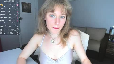 Snapshot of rose_brooks chatting on May 2026 08:15:01 PM Rose but u can call me princess online show from May 2026 08:15:01 PM