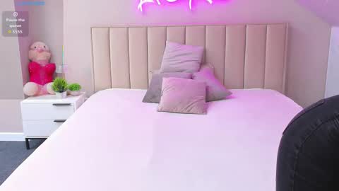 Kimberlly online show from December 2025 12:09:02 AM