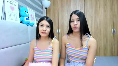 Snapshot of roseandmiah chatting on June 2026 03:59:01 AM Rose y Miah online show from June 2026 03:59:01 AM