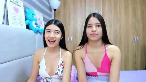 Snapshot of roseandmiah chatting on June 2026 02:56:02 AM Rose y Miah online show from June 2026 02:56:02 AM