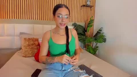 roseaurora online show from October 2025 12:36:01 PM
