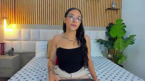 roseaurora online show from October 2025 01:23:02 PM