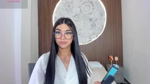 Snapshot of rosecassie chatting on April 2026 07:07:02 PM Rose online show from April 2026 07:07:02 PM