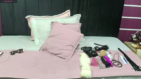 R O S E   S M I T H online show from February 2025 12:22:02 PM