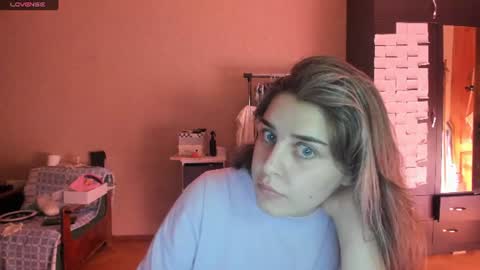 Snapshot of roselina_ chatting on July 2026 06:14:01 PM Rose online show from July 2026 06:14:01 PM