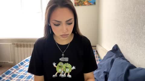 Snapshot of rosenavillifana chatting on October 2025 10:59:02 AM Mimi online show from October 2025 10:59:02 AM