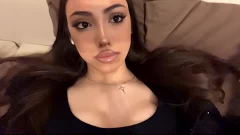 Snapshot of rosenavillifana chatting on November 2025 01:47:02 PM Mimi online show from November 2025 01:47:02 PM