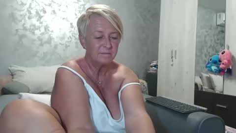 Lovepinklilly online show from September 2025 05:01:02 PM