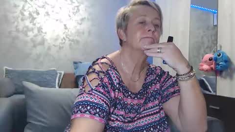 Lovepinklilly online show from November 2025 05:59:01 PM