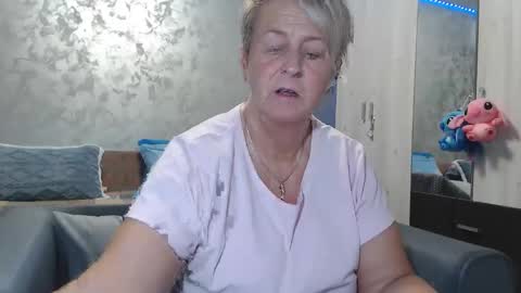 Lovepinklilly online show from February 2026 06:22:01 PM