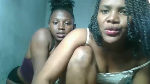 Snapshot of rosia22 chatting on October 2025 06:02:02 AM rosia22 online show from October 2025 06:02:02 AM