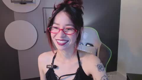 Snapshot of rosse_98_ chatting on July 2026 03:40:01 PM Miss Rosse online show from July 2026 03:40:01 PM