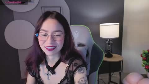 Snapshot of rosse_98_ chatting on July 2026 03:38:02 PM Miss Rosse online show from July 2026 03:38:02 PM