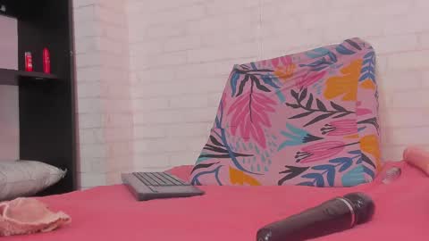 Snapshot of rosse_thompson11 chatting on January 2025 11:43:01 PM rosse_thompson11 online show from January 2025 11:43:01 PM