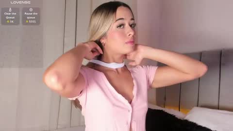 Snapshot of rossedaw_ chatting on April 2026 07:17:02 PM Rosse Daw Independent model online show from April 2026 07:17:02 PM