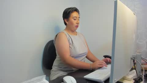 ROSSE DEMOND  online show from February 2026 02:38:01 AM