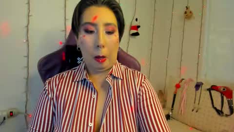 ROSSE DEMOND  online show from February 2026 07:43:01 PM